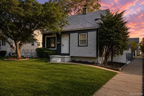 756 Cloverlawn Blvd, Lincoln Park, MI 48146
