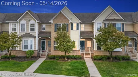 3108 Paradise Trl #33, Oxford, MI 48371