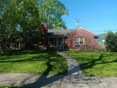 967 Washington Rd, Grosse Pointe, MI 48230