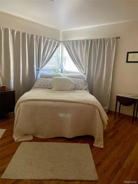 Bedroom - 17812 Quarry Rd, Riverview, MI 48193 photo 2 of 2