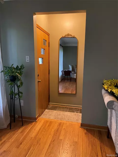 Entry Way - 17812 Quarry Rd, Riverview, MI 48193 photo 1 of 4