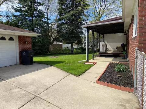 Exterior - 17812 Quarry Rd, Riverview, MI 48193 photo 1 of 4