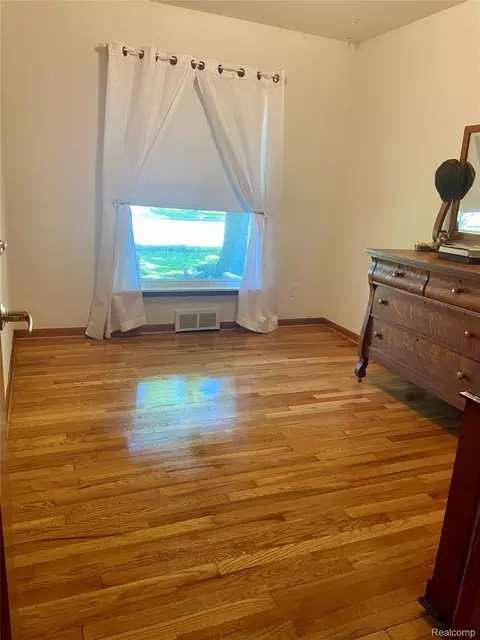 Bedroom - 17812 Quarry Rd, Riverview, MI 48193 photo 1 of 2