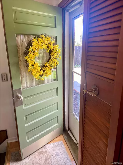 Entry Way - 17812 Quarry Rd, Riverview, MI 48193 photo 2 of 4