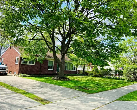 17812 Quarry Rd, Riverview, MI 48193