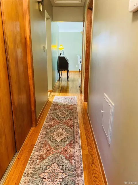 Entry Way - 17812 Quarry Rd, Riverview, MI 48193 photo 3 of 4