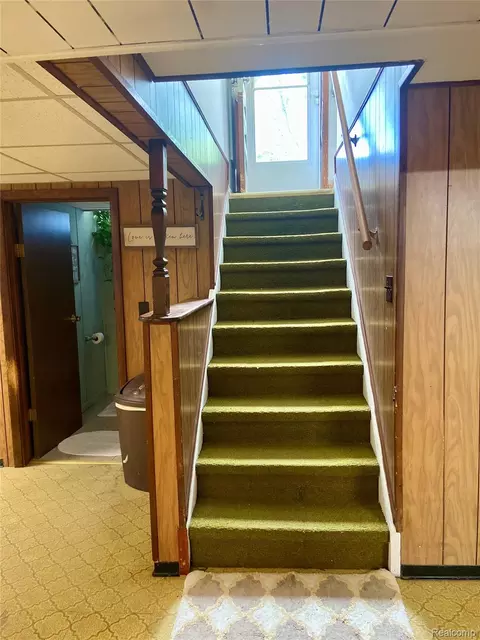 Entry Way - 17812 Quarry Rd, Riverview, MI 48193 photo 4 of 4