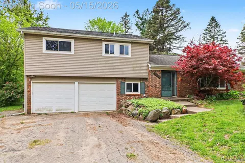 11465 Cedar Island Rd, White Lake, MI 48386