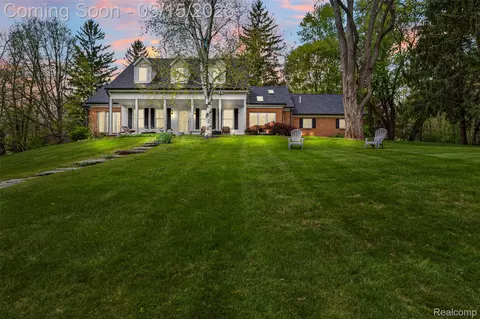 1101 Cripple Creek Ln, Rochester Hills, MI 48306