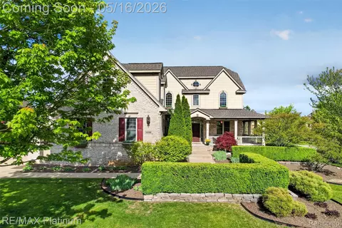 10709 Stoney Point Dr, Green Oak, MI 48178