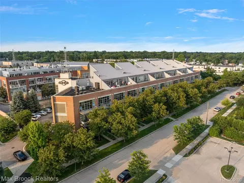 333 E Parent Ave #28, Royal Oak, MI 48067