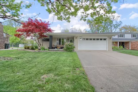 5866 Willow Creek Dr, Canton, MI 48187