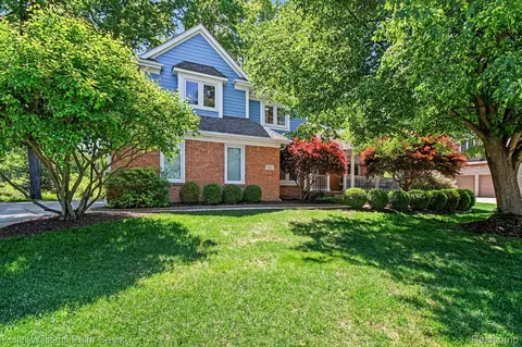 1091 American Elm St, Orion, MI 48360