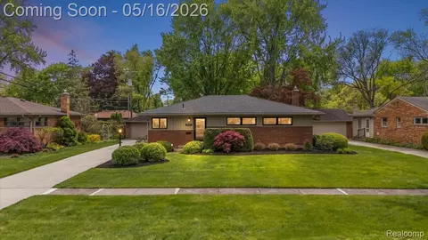 16933 Lauderdale Ave, Beverly Hills, MI 48025
