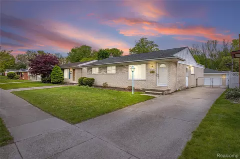 39619 Peters Dr, Canton, MI 48187
