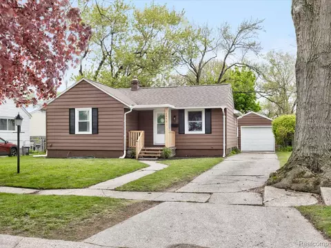2846 Cooper Ave, Port Huron, MI 48060