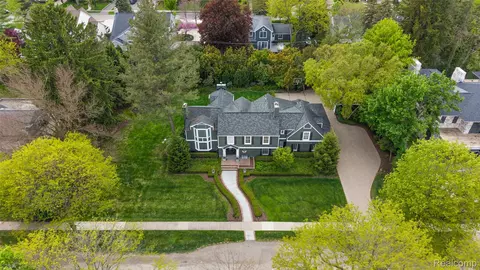 1269 Willow Ln, Birmingham, MI 48009