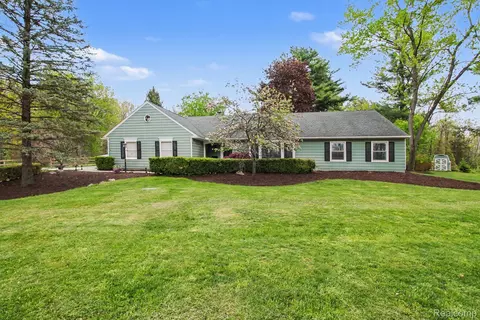 2601 Old Plank Rd, Milford, MI 48381