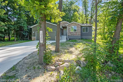 10303 Nine Mile Rd, Green Oak, MI 48189