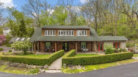 4880 Algonquin Blvd, Independence, MI 48348