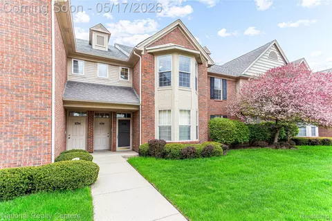 49277 Silver Birch Cir, Shelby Township, MI 48315