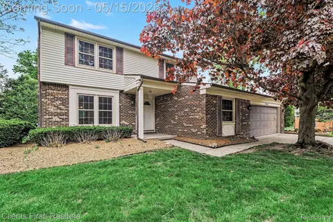 42542 Knollwood Ct, Northville, MI 48168