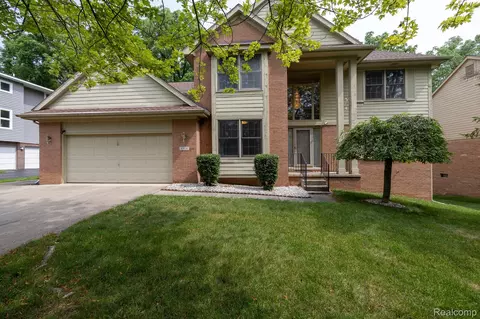 6926 Alden Dr, West Bloomfield, MI 48324