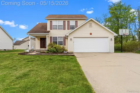 1265 Theresa Dr, Fenton, MI 48430