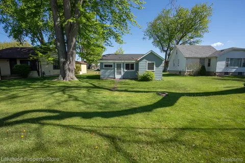 2662 Cottage Ln, Harsens Island, MI 48028