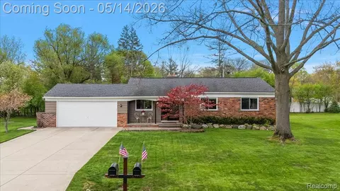 3580 Newgate Dr, Troy, MI 48084