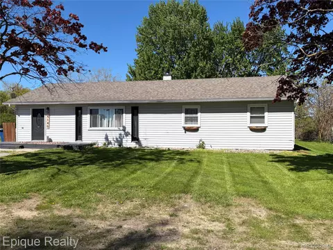 5140 Youngstown Pl, Saginaw, MI 48601