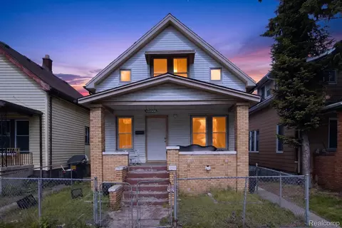 13486 Gallagher St, Hamtramck, MI 48212