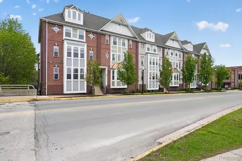 223 N Michigan Ave #12, Howell, MI 48843