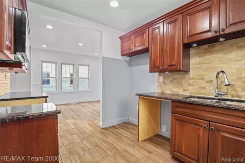 Entry Way - 24903 Dunning St, Dearborn, MI 48124 photo 2 of 2