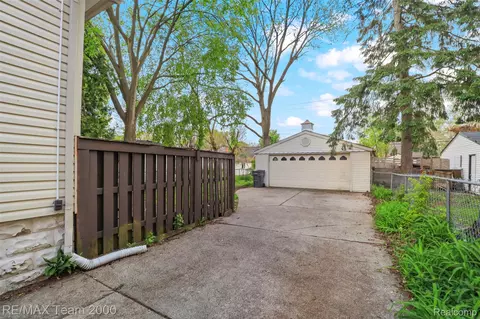 Exterior - 24903 Dunning St, Dearborn, MI 48124 photo 3 of 4