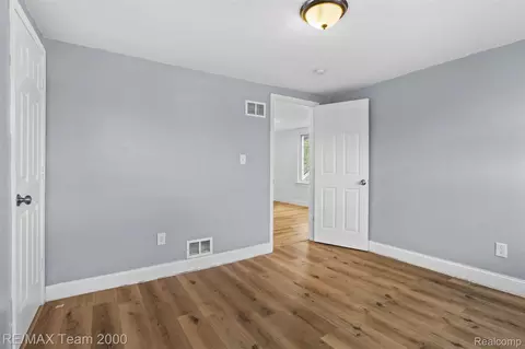 Bedroom - 24903 Dunning St, Dearborn, MI 48124 photo 6 of 7