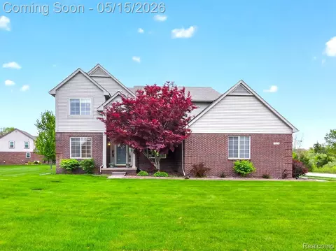 10119 Otter Dr, Green Oak, MI 48178