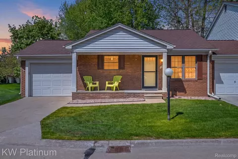 38215 Maple Forest Blvd E, Harrison, MI 48045