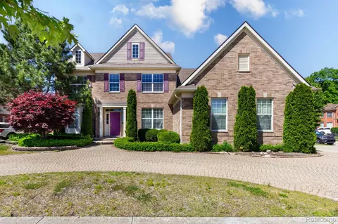 42575 Silverwood Dr, Sterling Heights, MI 48314