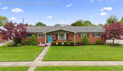 40769 Flagstaff Dr, Sterling Heights, MI 48313