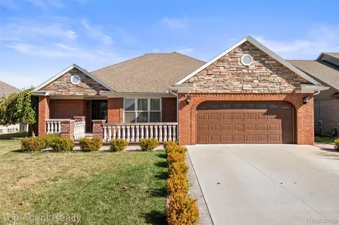 53260 Villa Rosa Dr, Macomb, MI 48042