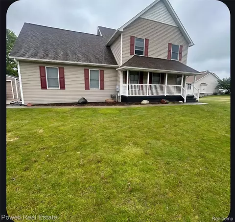 2335 Pebble Creek Dr N, Flint, MI 48433