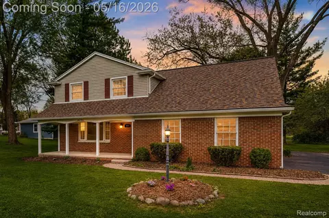 6295 Vernmoor Dr, Troy, MI 48098