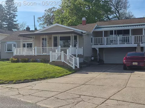 612 Buena Vista Ave, Lake Orion, MI 48362
