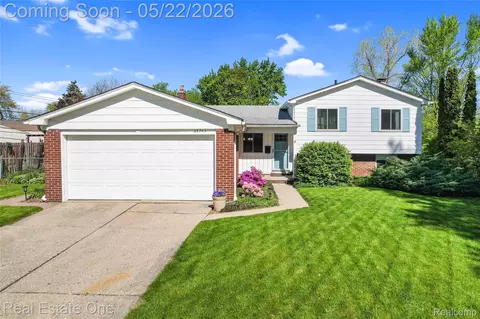 38743 Arcola Dr, Sterling Heights, MI 48312