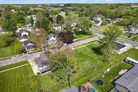 1016 Humphrey St, Monroe, MI 48161 photo 6