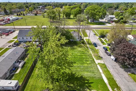 1016 Humphrey St, Monroe, MI 48161 photo 3