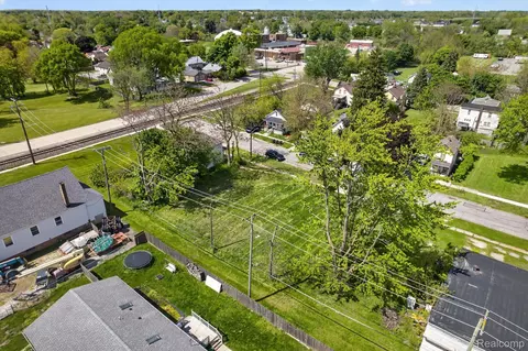 1016 Humphrey St, Monroe, MI 48161 photo 4