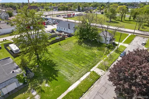 1016 Humphrey St, Monroe, MI 48161 photo 2