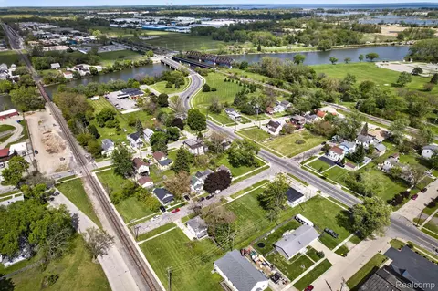 1016 Humphrey St, Monroe, MI 48161 photo 14